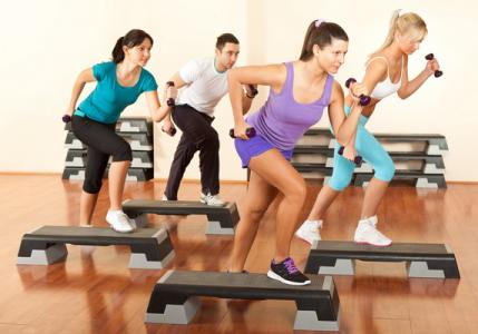 Упражнения с гантелями для женщин для похудения: эффективные тренировки для тела
